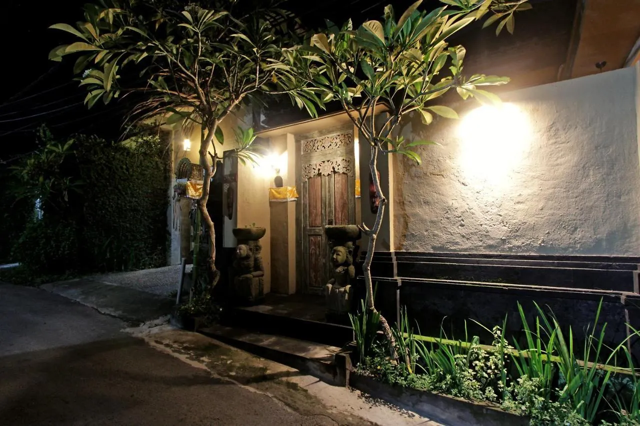 Sari House Ubud - Balinese Style Homestay