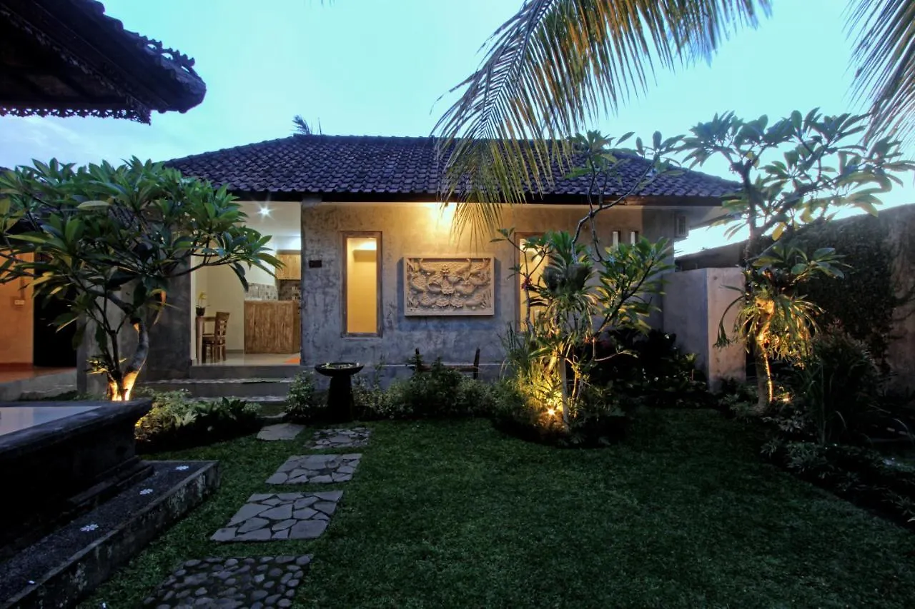 Sari House Ubud - Balinese Style Homestay 우붓