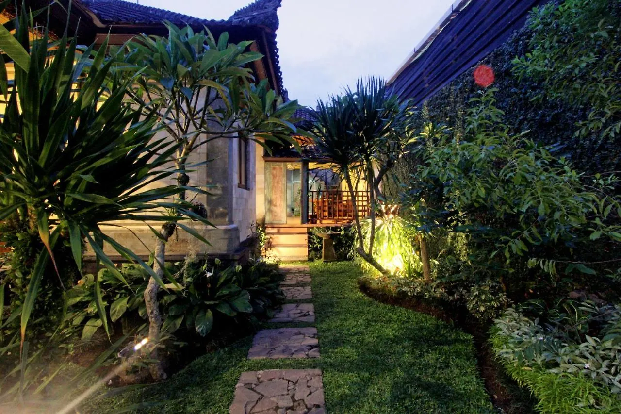 Sari House Ubud - Balinese Style Homestay